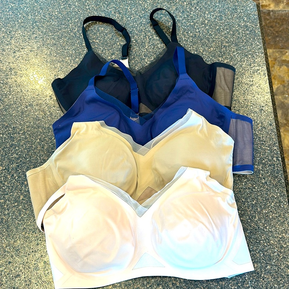 4 Honeylove Crossover Bras
Size XL  38D-DD